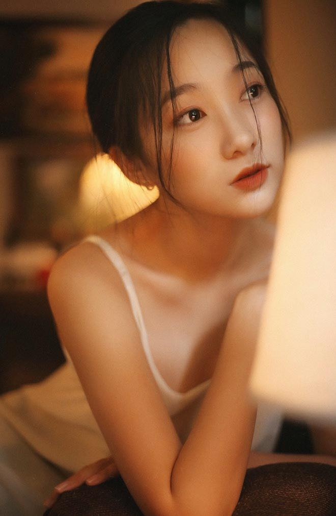 “Mình luôn ấp ủ làm được nhiều điều tốt đẹp và ý nghĩa hướng đến cộng đồng. Ai cũng nói, nghề giáo là nghề cao quý nhất trong những nghề cao quý nên dù lựa chọn giảng dạy theo cách nào đi nữa thì mình vẫn luôn hướng đến giáo dục và cố gắng phát triển công việc này. Mình hi vọng, mình sẽ nhận được sự yêu mến, ủng hộ và dõi theo của tất cả mọi người”, Tiêu Hạ nói.