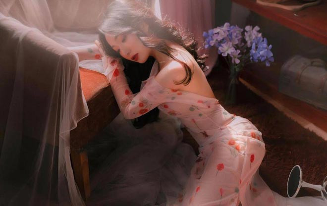 “Cô giáo hot girl” đã có hơn 8 năm kinh nghiệm giảng dạy môn Toán. Trước khi bước vào mảng giáo dục trực tuyến, Hà Phương có 5 năm đi dạy ở trường, lớp và được tiếp cận với nhiều lứa học sinh.