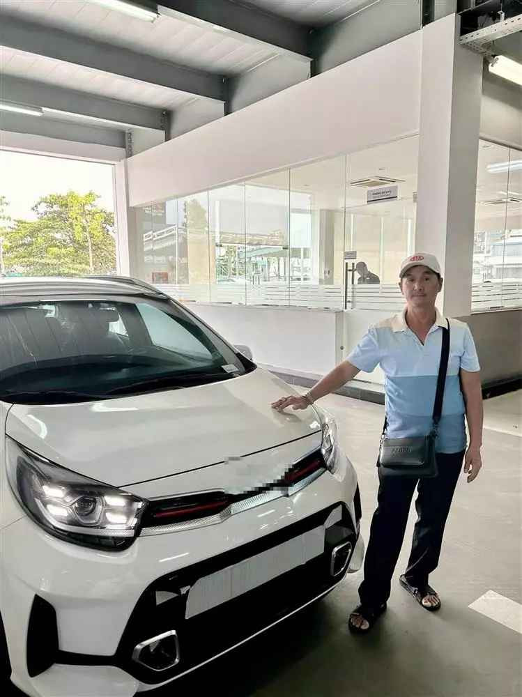 Mới nhất, nhân sinh nhật bố vợ, chồng "nữ đại gia quận 7" là CEO Nguyễn Quốc Vũ đã chơi lớn tặng vị phụ huynh chiếc xế hộp đắt tiền.