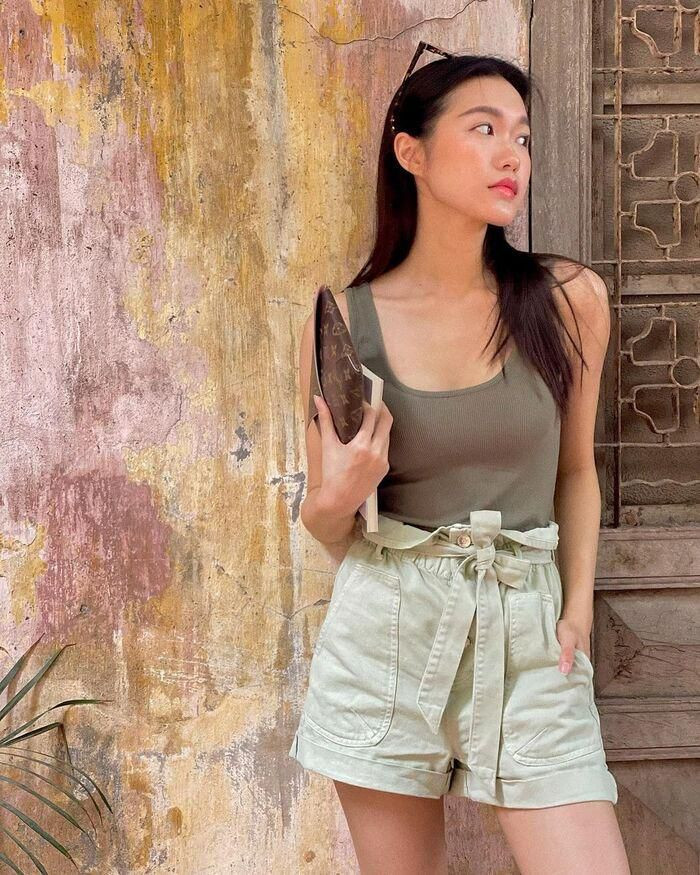 Không chỉ được chú ý khi là bồ tin đồn của Đoằn Văn Hậu, Doãn Hải My còn nhận được sự quan tâm nhờ hoạt động sôi nổi trên mạng xã hội. Đặc biệt là những hình ảnh khoe dáng đầy gợi cảm.