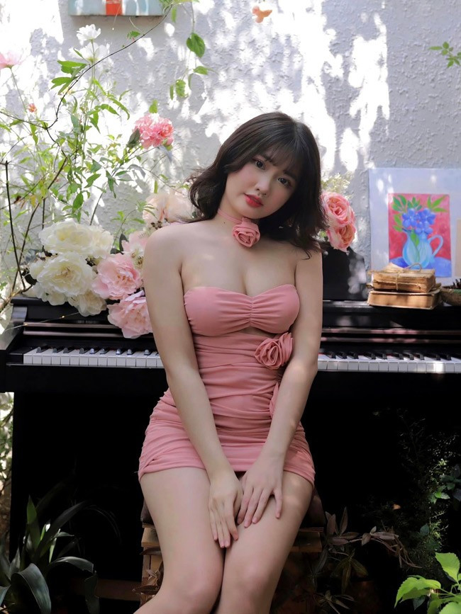 Thời gian gần đây, nàng hot girl xinh đẹp chú trọng hơn đến việc xây dựng hình ảnh cá nhân.