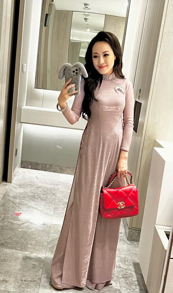 Qua đó, mọi người đoán rằng Hoài Anh cũng là một tín đồ của những mặt hàng xa xỉ.