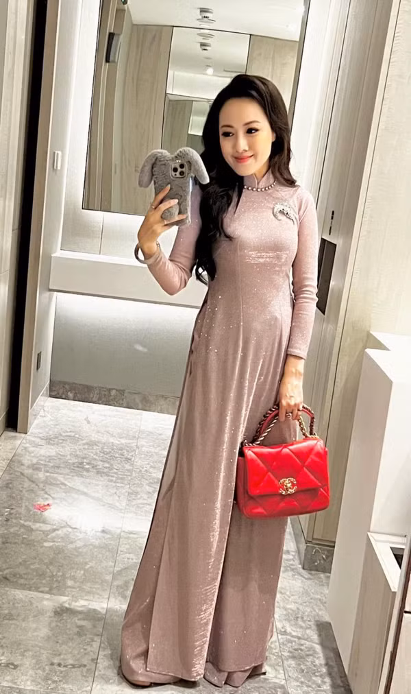 Qua đó, mọi người đoán rằng Hoài Anh cũng là một tín đồ của những mặt hàng xa xỉ.