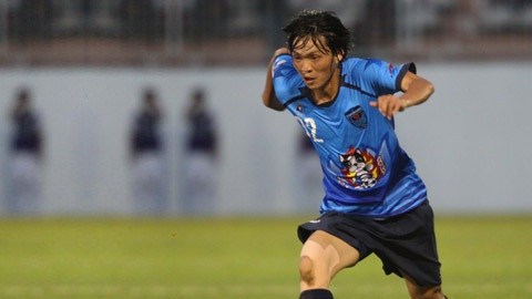 Cũng trong năm 2016, cùng với Công Phượng, Tuấn Anh cũng xuất ngoại và điểm đến của chàng tiền vệ này là CLB Yokohama.