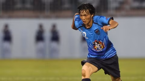 Cũng trong năm 2016, cùng với Công Phượng, Tuấn Anh cũng xuất ngoại và điểm đến của chàng tiền vệ này là CLB Yokohama.