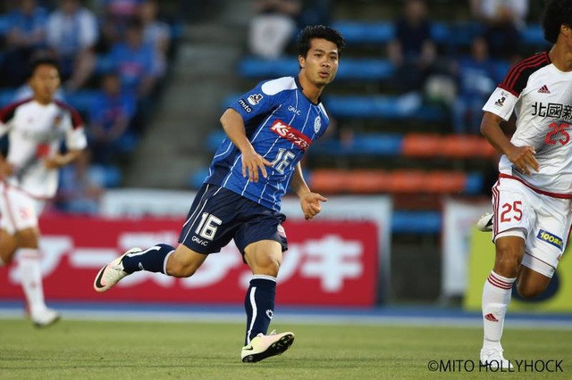 Trước khi sang Bỉ, Công Phượng từng sang Nhật "du học" trong năm 2016. Điểm đến của tiền đạo này là CLB Mito Hollyhock.