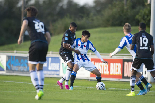 Tuy nhiên, trong một năm khoác áo Heerenveen, Đoàn Văn Hậu có 4 phút ra sân cho đội 1 ở Cúp QG. Còn lại, anh chủ yếu thi đấu cho đội trẻ Jong Heerenveen.