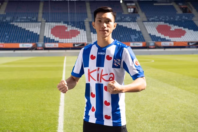 Mới đây, do SC Heerenveen gặp vấn đề về tài chính cùng với việc Hà Nội FC lại gặp tổn thất nặng nề về mặt nhân sự, nên Văn Hậu phải về Việt Nam.