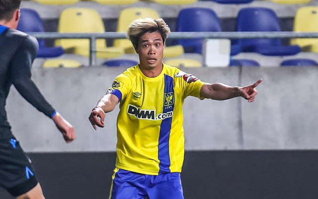 Kể từ khi gia nhập Sint Truidense, Công Phượng chỉ được đá khoảng 20 phút trong nửa mùa giải, đấy là 20 phút trong trận gặp Club Brugge hồi tháng 8. Sau đó, tiền đạo ĐTQG Việt Nam hầu như chỉ ngồi dự bị, thậm chí rất nhiều trận anh còn không được đăng ký.