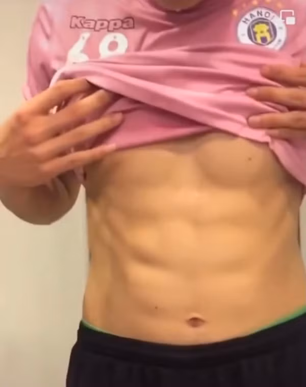 Thậm chí sau Sea Games 31, Bùi Hoàng Việt Anh còn được HLV Gong Oh Kyun ưu ái chỉ định làm đội trưởng của U23 Việt Nam tham dự vòng chung kết U23 Châu Á tại Uzbekistan.