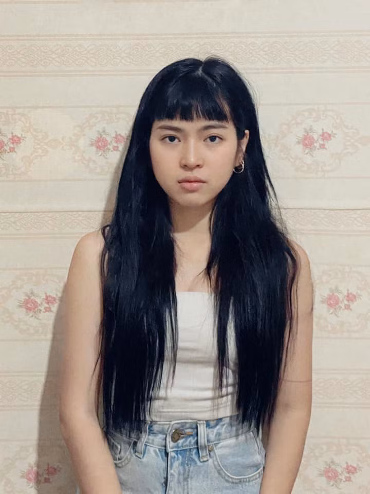 Tạo dáng ở mộ người thân, hot girl Mắt Biếc gây tranh cãi Tao dang o mo nguoi than, hot girl Mat Biec gay tranh cai