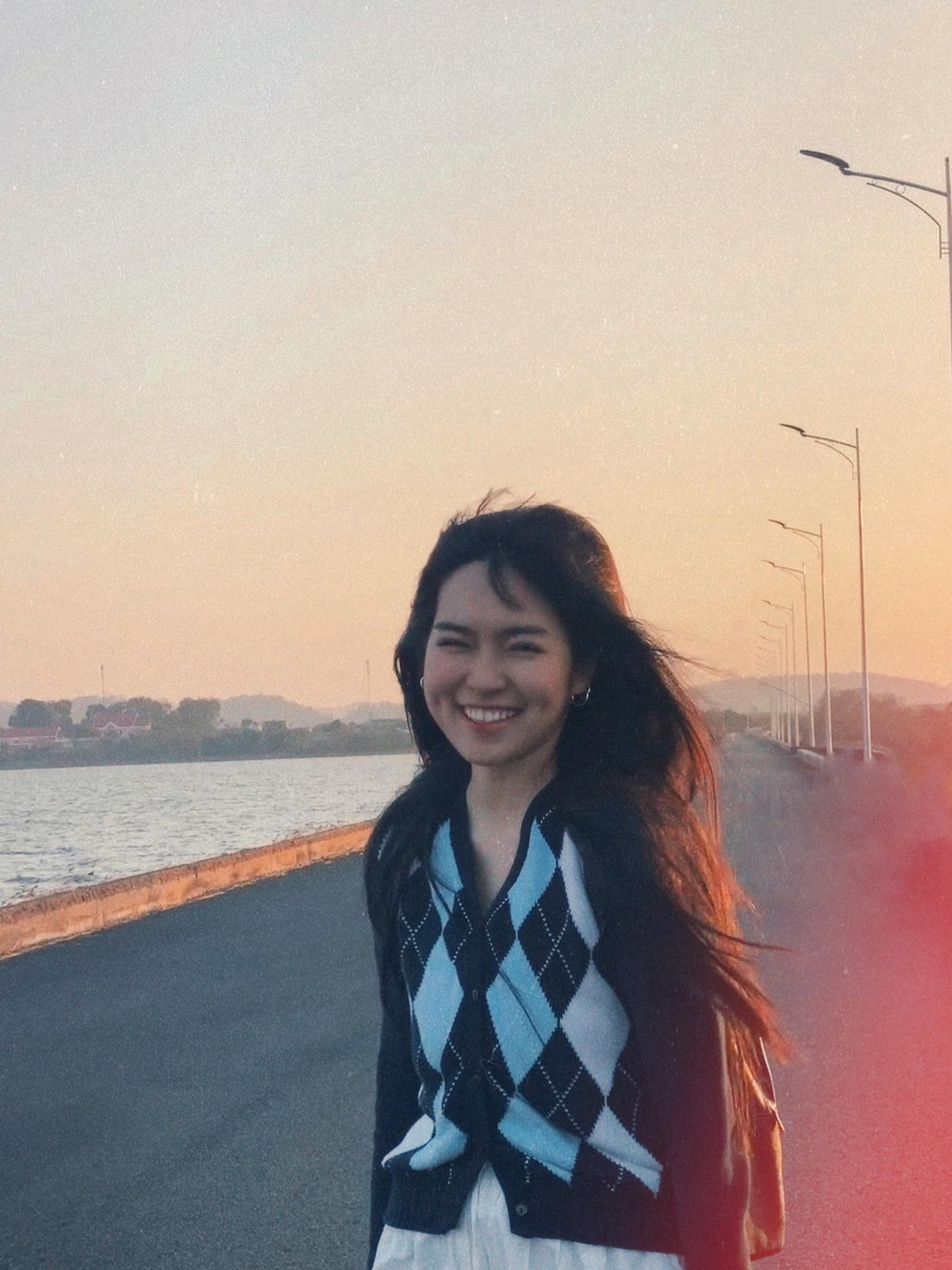 Trước khi có lùm xùm trên, Khánh Vân từng không ít lần bị "sao thị phi" chiếu nhưng cô nàng từng bước, từng bước "gỡ nút thắt".