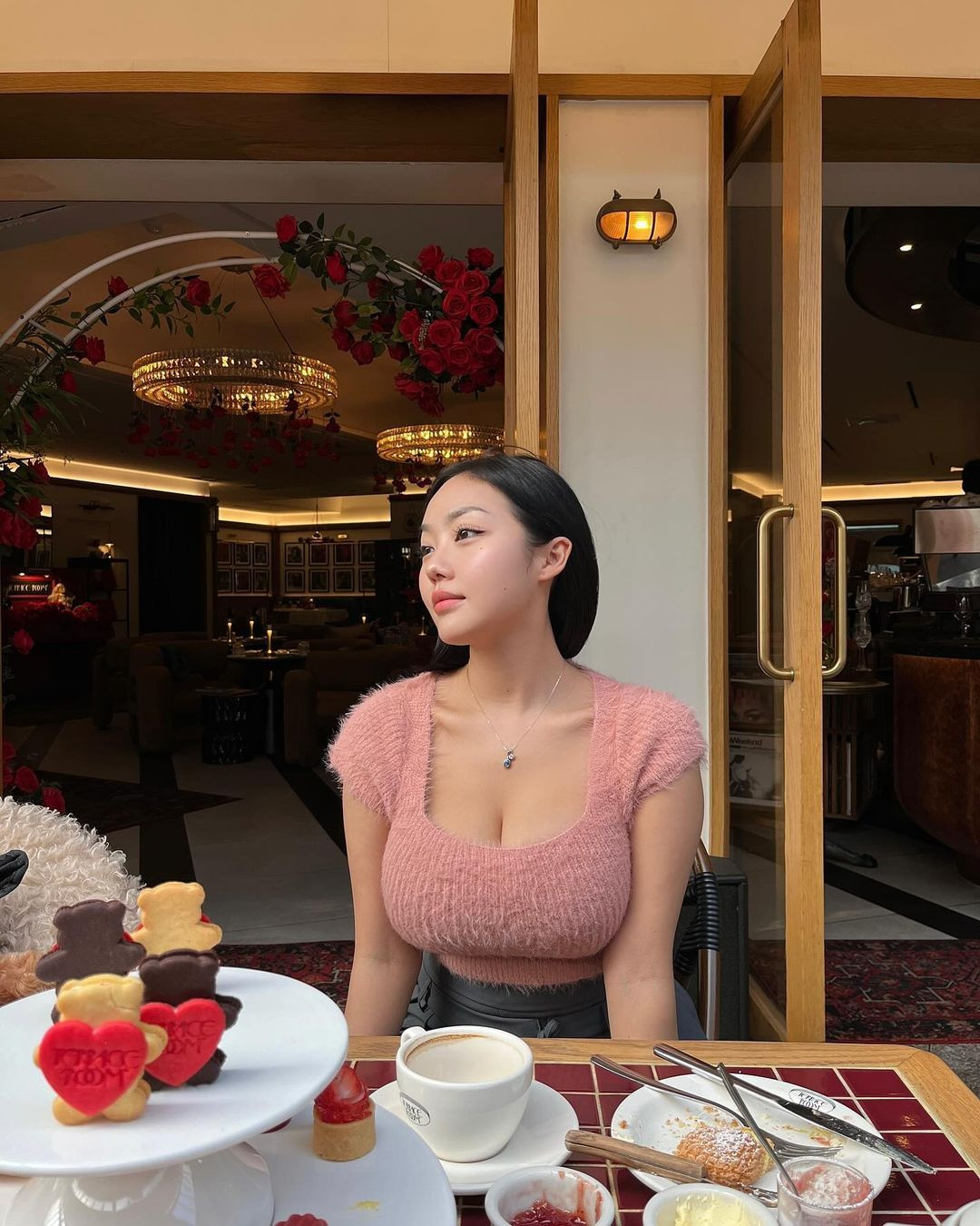 Dù tăng cân khá nhiều song Lee Yumin vẫn có 3 vòng cân đối, đường cong hút mắt