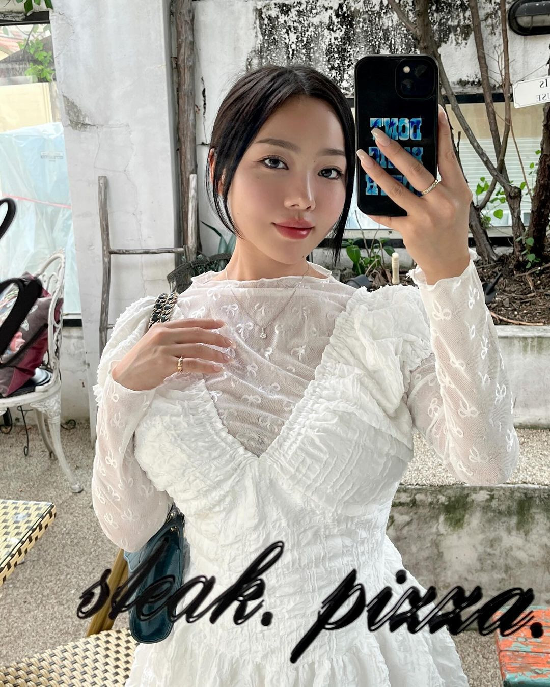 Dù tăng cân khá nhiều so với thời còn đi học song thân hình của Lee Yumin vẫn rất săn chắc, có đường cong rõ rệt. Bí quyết của người đẹp là uống trà xanh hàng ngay.