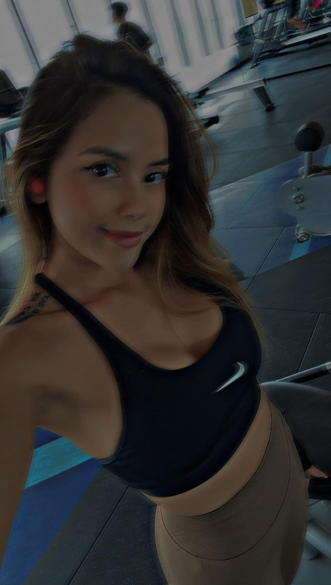 Dưới bài đăng, vợ của Van Bakel nhận được nhiều lời khen của bạn bè. “Dáng khỏe trông chơi”; “Xinh quá chị yêu”; “1 chiếc body siêu nét luôn”…