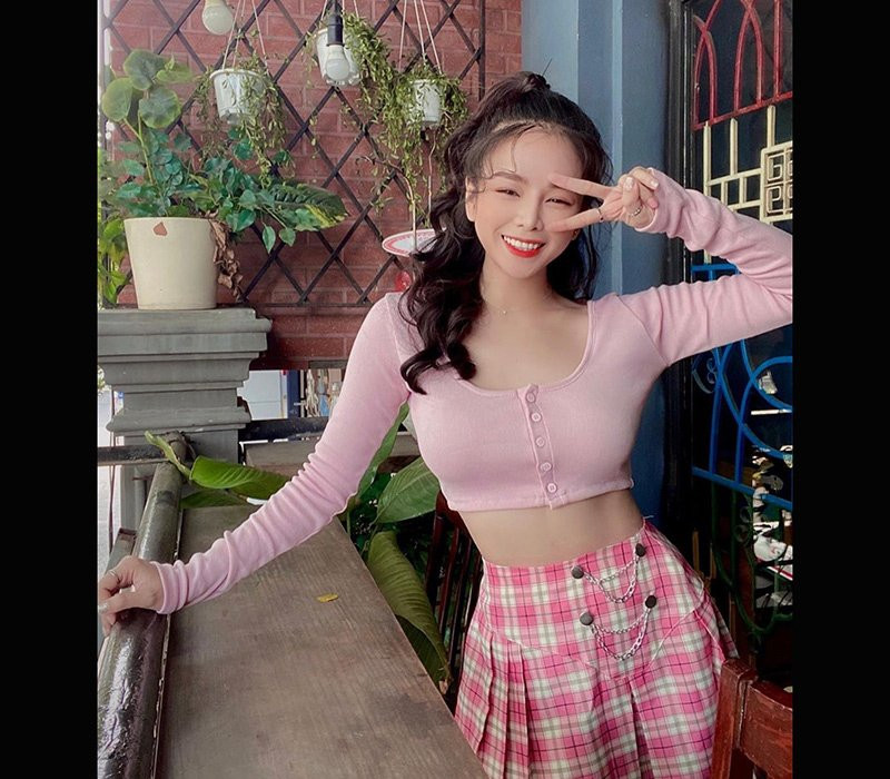 Mie thường xuyên trưng dụng bikini những khi đi du lịch, nghỉ dưỡng hoặc đi bơi. Tuy nhiên cô nàng cho biết những lúc đi diễn cô thích diện vest nhất.