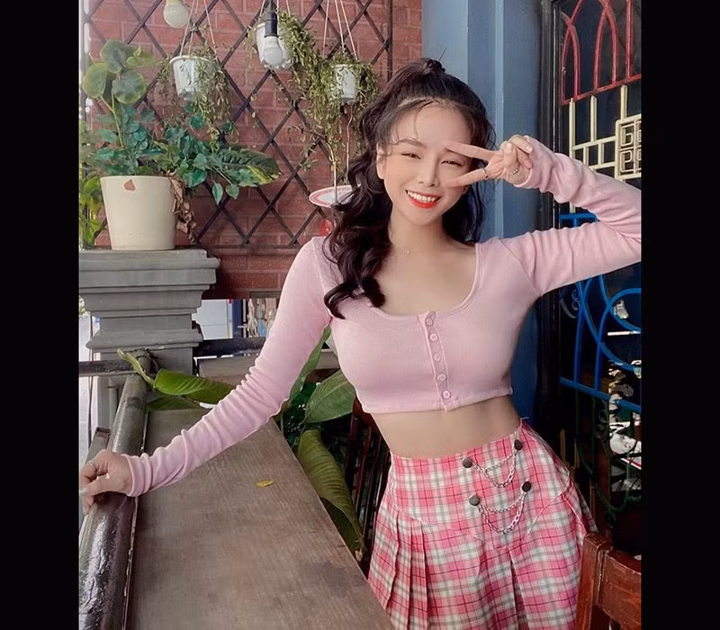 Mie thường xuyên trưng dụng bikini những khi đi du lịch, nghỉ dưỡng hoặc đi bơi. Tuy nhiên cô nàng cho biết những lúc đi diễn cô thích diện vest nhất.