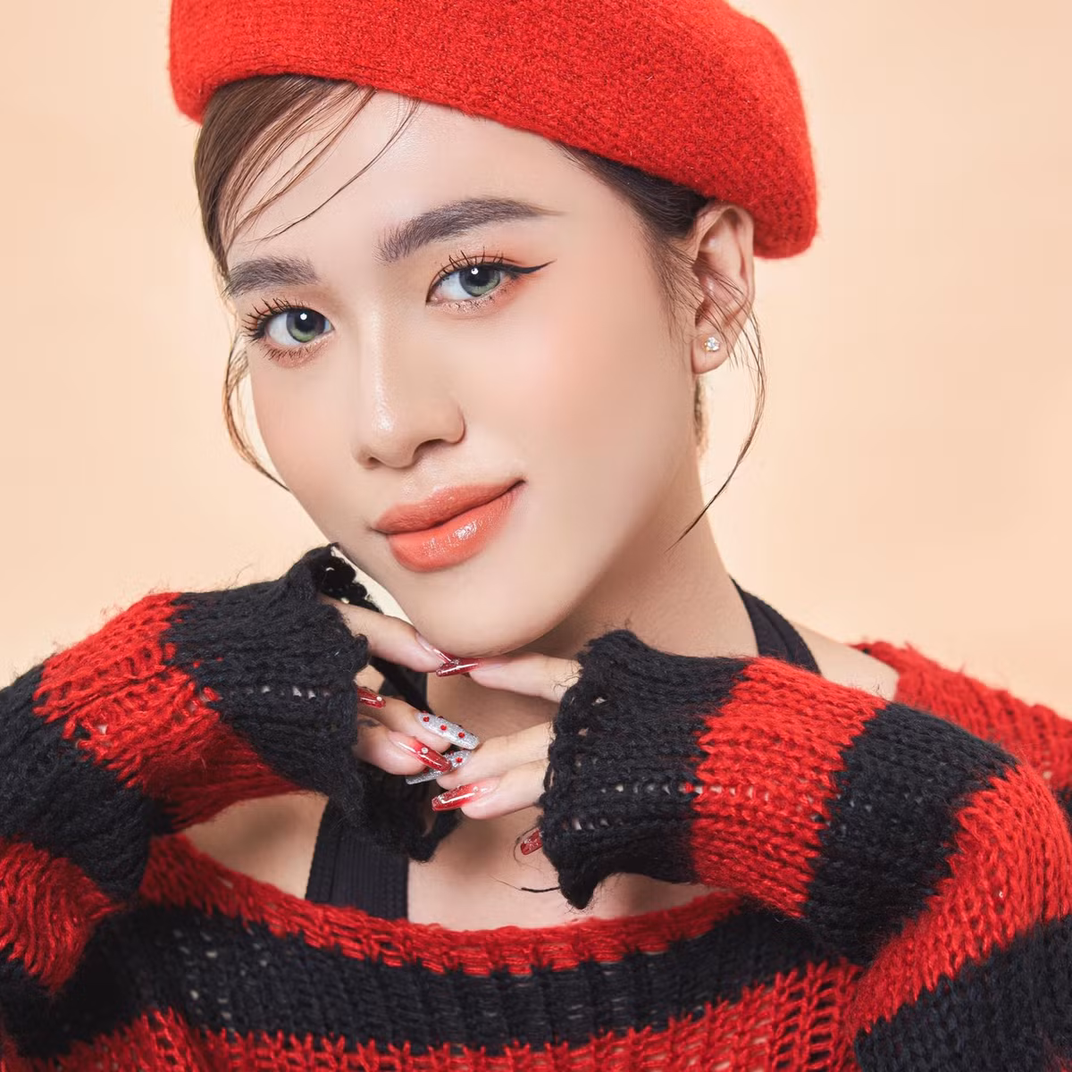 Trải qua gần 2 năm hoạt động trong lĩnh vực làm đẹp, Yul đã sở hữu cho mình kênh TikTok với gần 600.000 người theo dõi, đạt hơn 16 triệu lượt thích, kênh Instagram gần 40.000 followers, trở thành một trong những hot beauty blogger trong lĩnh vực làm đẹp.