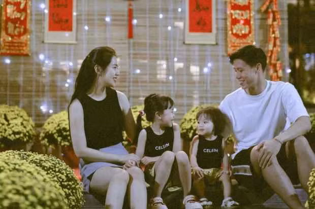 Do Quế Ngọc Hải mới đầu quân cho CLB Bình Dương từ đầu mùa giải 2023/24 nên vợ và hai cô công chúa của anh cũng đã chuyển từ Nghệ An vào Bình Dương sinh sống.