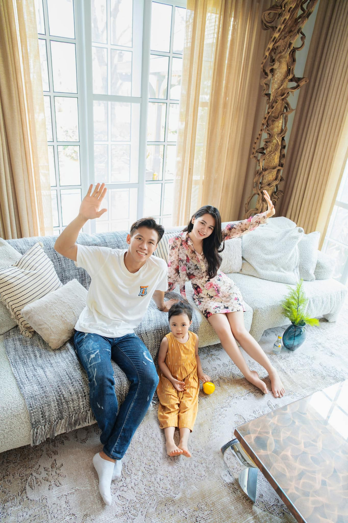 Nam trung vệ đều quây quần bên gia đình nhỏ mỗi khi có thời gian nghỉ phép.