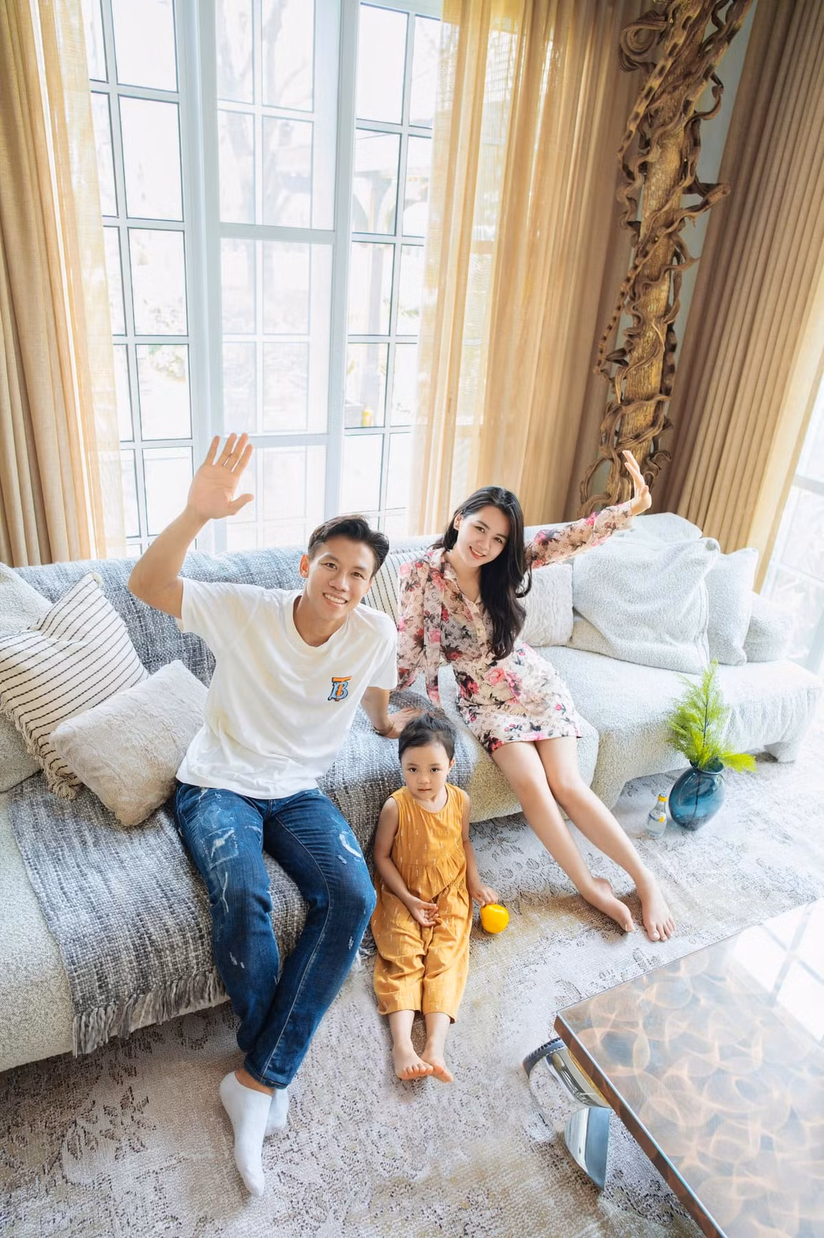 Nam trung vệ đều quây quần bên gia đình nhỏ mỗi khi có thời gian nghỉ phép.