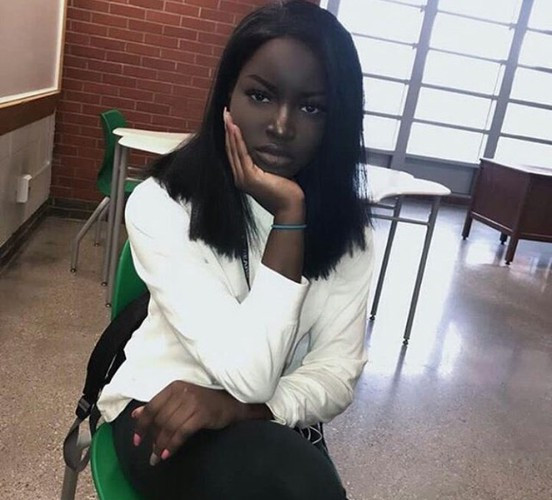 Bên cạnh đó, nhiều ý kiến cho rằng có thể cô gái cảm thấy mệt mỏi khi bỗng dưng cuộc sống riêng tư bị đem ra bàn tán nên muốn tránh xa mạng xã hội một thời gian.