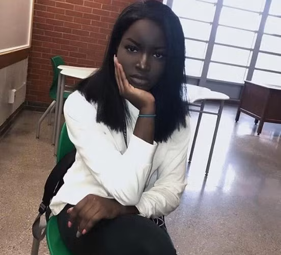 Bên cạnh đó, nhiều ý kiến cho rằng có thể cô gái cảm thấy mệt mỏi khi bỗng dưng cuộc sống riêng tư bị đem ra bàn tán nên muốn tránh xa mạng xã hội một thời gian.