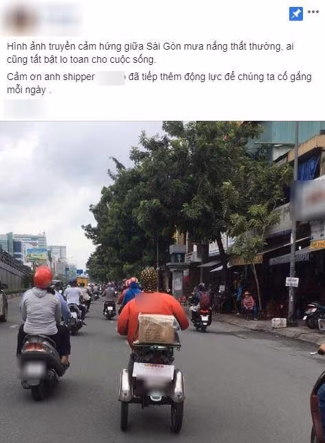 Trước đó, dân mạng cũng từng truyền tay nhau hình ảnh về một nam nhân viên giao hàng dù cơ thể khiếm khuyết nhưng vẫn cần mẫn chạy cuốc xe mưu sinh. Phía sau xe, anh còn đặt một tấm bảng nhỏ ghi dòng chữ: "Shipper đi giao hàng gấp, mong mọi người giúp đỡ".