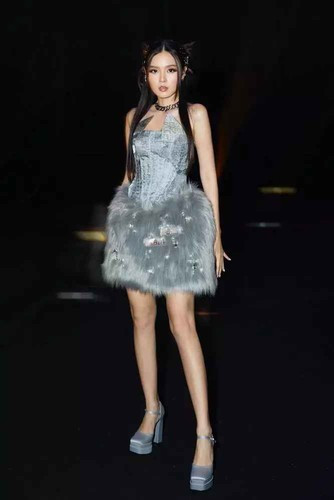 Trước đó, Midu chia sẻ cô từng không dám mặc hở bạo vì sợ người khác nhìn nhận và đánh giá không hay về mình.