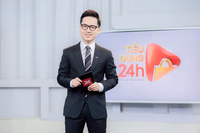 Hữu Trí chia sẻ thêm: "Đoạn cuối hơi xúc động nên dẫn bị vấp và nghẹn một tí. Và đoạn dẫn đó cũng là nghĩ nhanh khi đạo diễn bảo phải chào kết 30s, chứ không có trong kịch bản".