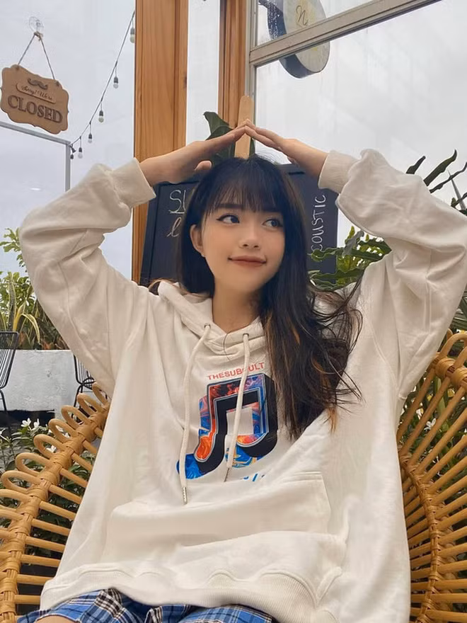 Ở phần bình luận bài đăng, người yêu mến liên tục vào gửi lời chúc mừng đến Linh Ngọc Đàm. Họ cũng hy vọng thời gian tới sẽ được nhìn thêm nhiều hình ảnh sánh bước bên nhau của nam và nữ chính.