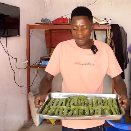 mới đây người anh em thân thiết của Quang Linh Vlog là Lindo tiếp tục giới thiệu món mới của Việt Nam đến bà con địa phương đó là chả lá lốt.