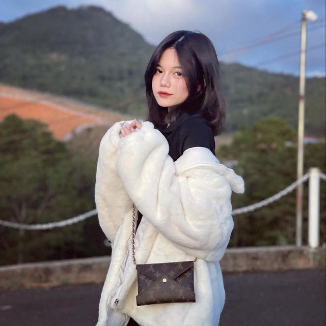 Với ngoại hình nổi bật này, hiện tại, hot girl GEN Z Đàm Minh Ngọc cũng là một mẫu ảnh được nhiều nhãn hàng lựa chọn.