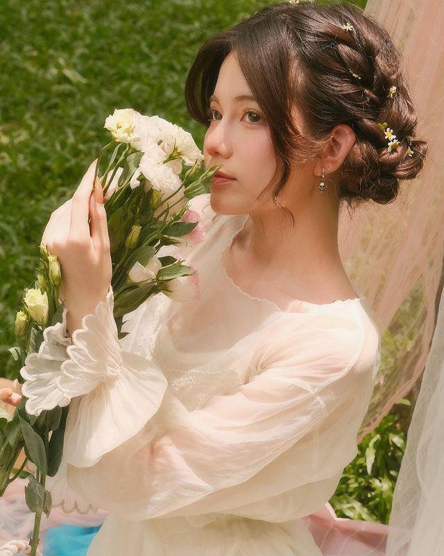 Dù 2 chị em sống cùng nhà nhưng “Đàm tổng” được nhiều người nhận xét chuẩn "chị gái nhà người ta" vì luôn yêu thương, cưng chiều, tặng nhiều quà xịn cho em gái.