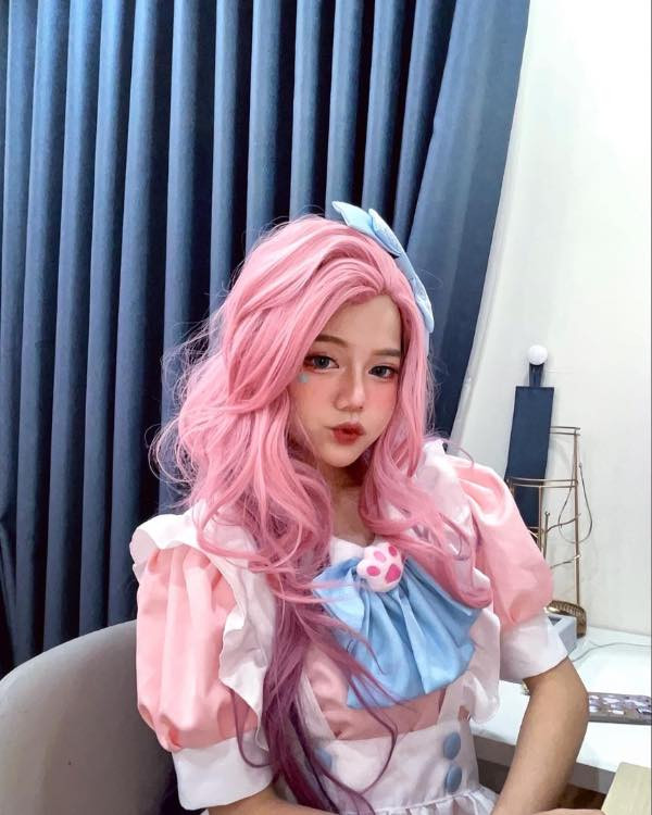 Minh Ngọc hiện tại đang sinh sống cùng chị gái tại TP HCM và thường xuyên xuất hiện trong các video của Linh Ngọc Đàm.