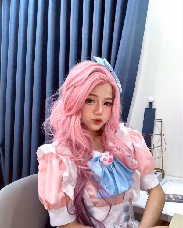 Minh Ngọc hiện tại đang sinh sống cùng chị gái tại TP HCM và thường xuyên xuất hiện trong các video của Linh Ngọc Đàm.