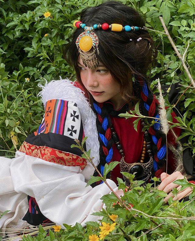 Năm 2020, vào thời điểm Minh Ngọc nhập học Đại học, “Đàm tổng” đã không ngần ngại mạnh tay đầu tư, sắm sửa đồ dùng học tập cho em gái chuẩn bị bước vào ngưỡng cửa mới.