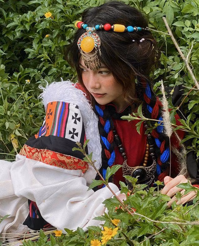 Năm 2020, vào thời điểm Minh Ngọc nhập học Đại học, “Đàm tổng” đã không ngần ngại mạnh tay đầu tư, sắm sửa đồ dùng học tập cho em gái chuẩn bị bước vào ngưỡng cửa mới.