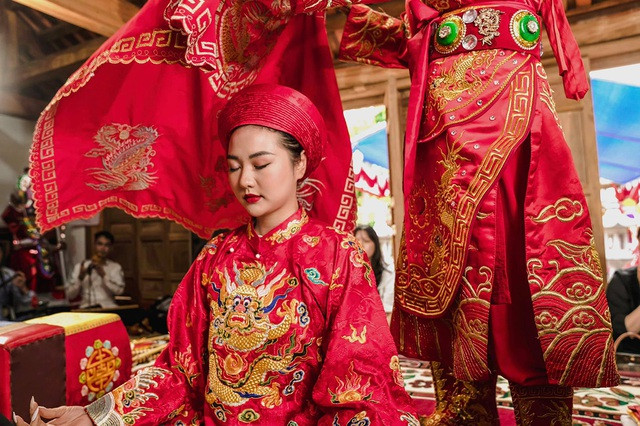 Cụ thể, Bảo Ngọc cho biết: "Thực ra trong cuộc sống đời thường, từ mọi khía cạnh không chỉ riêng khía cạnh tâm linh, mọi thứ luôn có những điều tích cực đi đôi với tiêu cực. Mình tin rằng ai đã hiểu và giác ngộ được chắc chắn sẽ không thể xem thường và sẽ nhất tâm đi đúng đường đúng đạo".