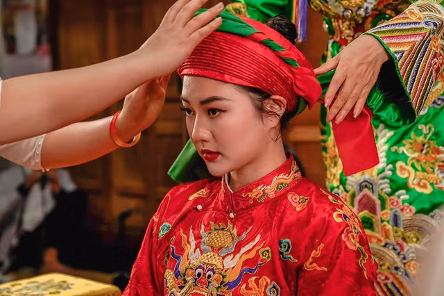 Mình cảm thấy biết ơn tuổi thơ vì được chứng kiến cũng như giáo dục bởi cha mẹ. Gia đình chính là cái nôi giúp mình trưởng thành và thấm nhuần Đạo Mẫu, để mình có được sự giác ngộ như ngày hôm nay." Hoa khôi đại học FPT 2018 cho biết thêm.