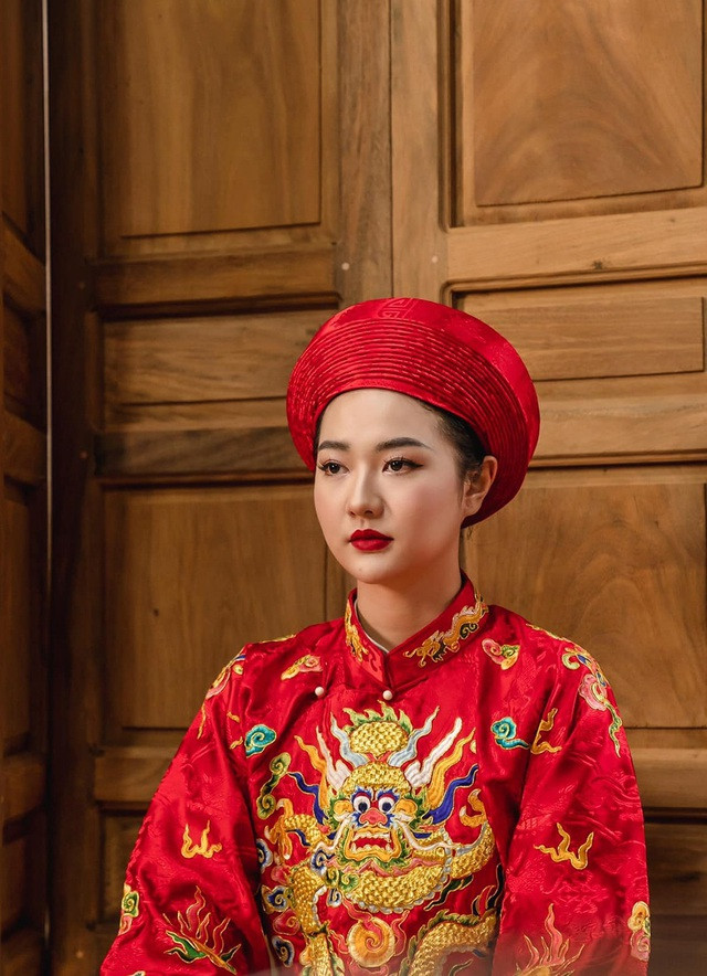 Chia sẻ về những bức ảnh của mình, cô đồng Bảo Ngọc cho biết: "Đối với mình, hầu đồng là việc "cảm" tâm linh của cá nhân mỗi con người, là được trở về với bản ngã, được lan tỏa những giá trị văn hóa nghệ thuật truyền thống, lan tỏa những điều tốt đẹp trong cuộc sống đến với mọi người...