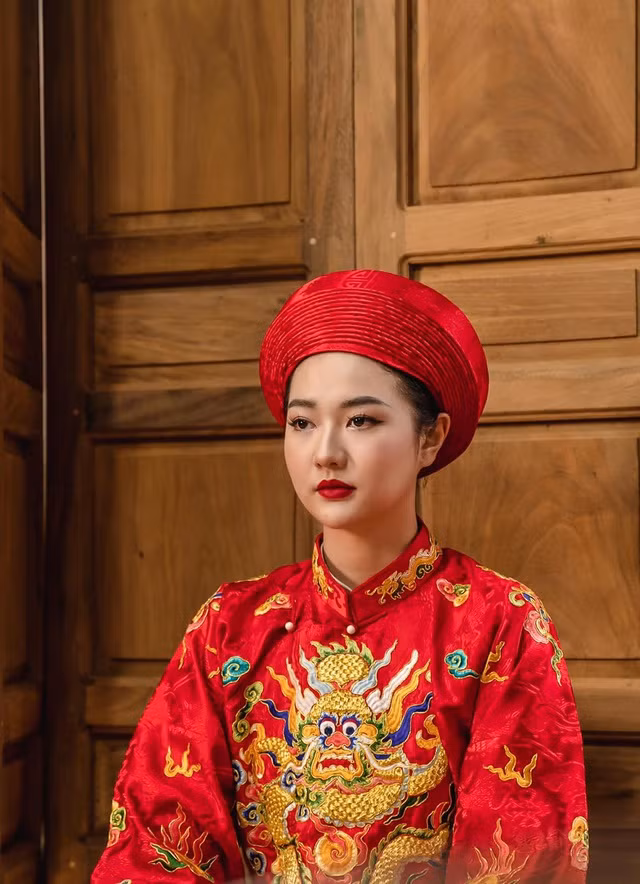 Chia sẻ về những bức ảnh của mình, cô đồng Bảo Ngọc cho biết: "Đối với mình, hầu đồng là việc "cảm" tâm linh của cá nhân mỗi con người, là được trở về với bản ngã, được lan tỏa những giá trị văn hóa nghệ thuật truyền thống, lan tỏa những điều tốt đẹp trong cuộc sống đến với mọi người...