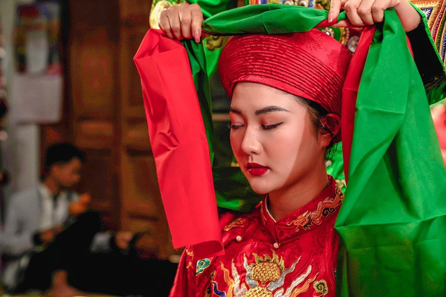 Trước ý kiến cho rằng hiện nay các cô đồng, cậu đồng nổi lên ngày càng nhiều nhờ việc lên đồng để được nổi tiếng, Bảo Ngọc đã chia sẻ quan điểm riêng của mình.