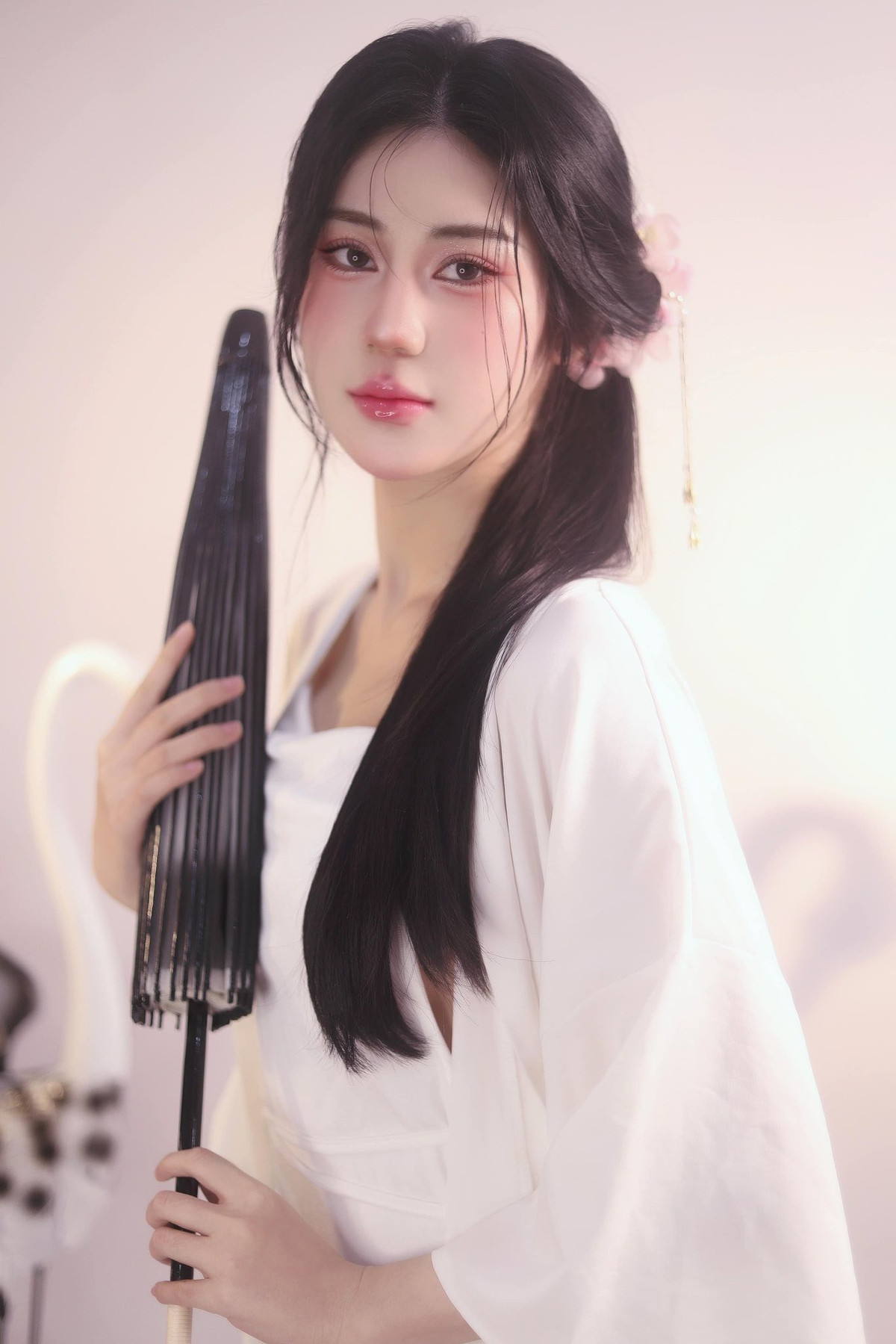 Nữ streamer Phan Hoàng Thiên Thy "tái xuất" bằng loạt ảnh khoe dáng trên Instagram cá nhân, khiến dân mạng không khỏi "xỉu up xỉu down".