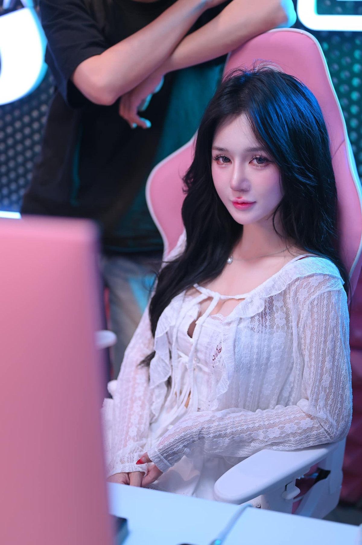 Thiên Thy cho thấy sự đầu tư của bản thân trong việc chăm chỉ cập nhật các xu hướng thời trang, luôn làm mới mình trong mắt người hâm mộ.