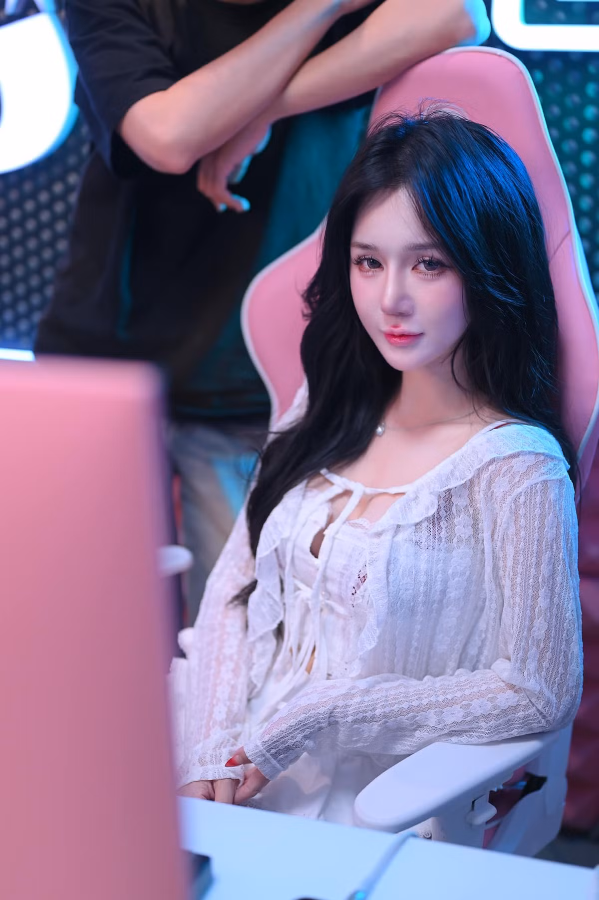 Thiên Thy cho thấy sự đầu tư của bản thân trong việc chăm chỉ cập nhật các xu hướng thời trang, luôn làm mới mình trong mắt người hâm mộ.