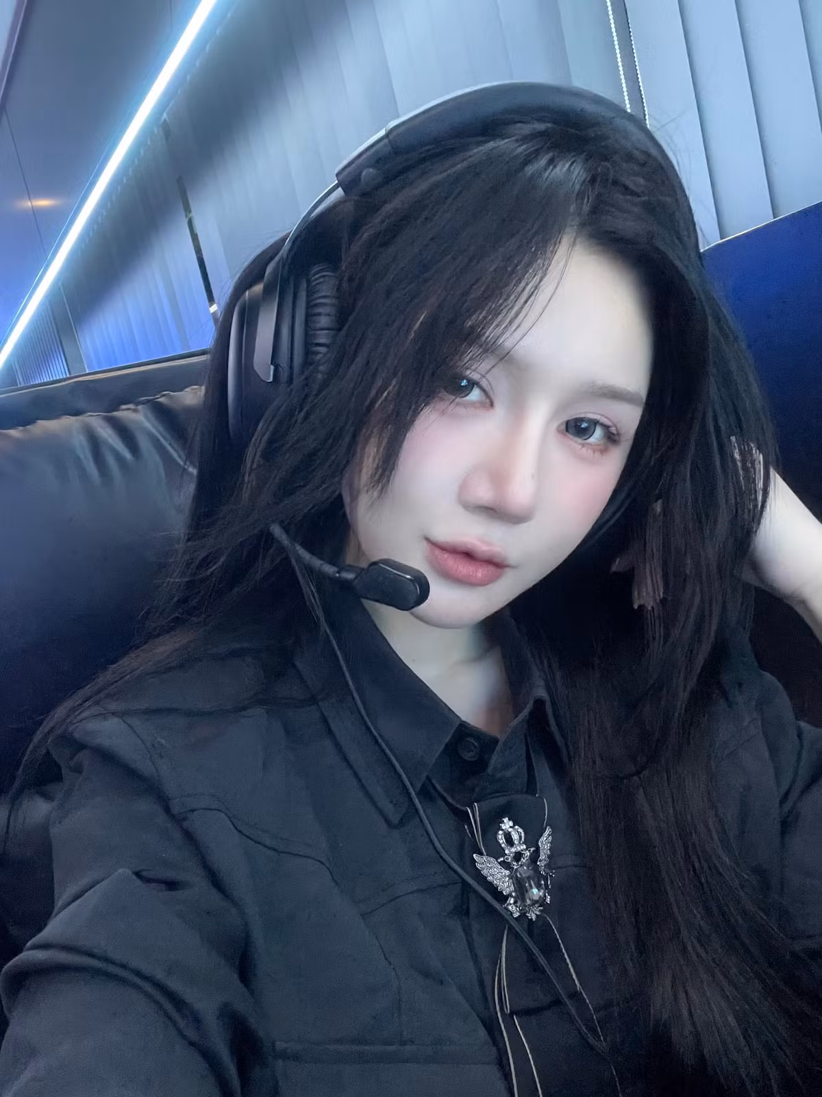 Thiên Thy luôn biết cách chọn những bộ cánh tôn lên những đường cong của cơ thể mà vẫn giữ được sự tinh tế và thanh lịch.