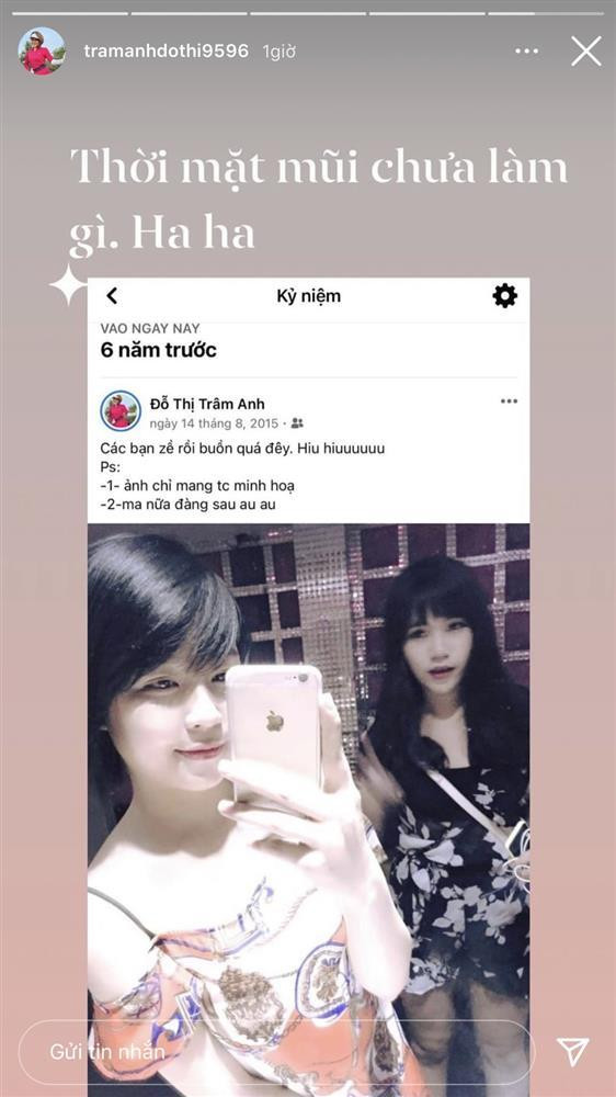 Mới đây, hot girl Thanh Hóa tự tay đào lại hình ảnh thời "ơ kìa" của chính mình và đăng tải lên trang cá nhân kèm caption: "Thời mặt mũi chưa làm gì, haha."