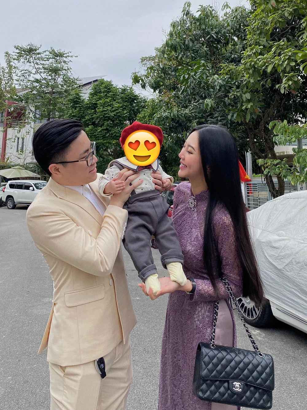 Cựu tiếp viên hàng không xinh đẹp cũng bối rối, bất ngờ khi biết tin, song cô cũng rất hào hứng khi chuẩn bị làm mẹ lần 2.