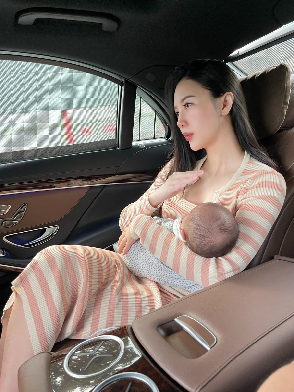 Cuộc sống hôn nhân của Vũ Ngọc Châm rất viên mãn. Cô cũng nhận được nhiều lời khen về nhan sắc điểm 10 trong thời gian mang thai và sau sinh.